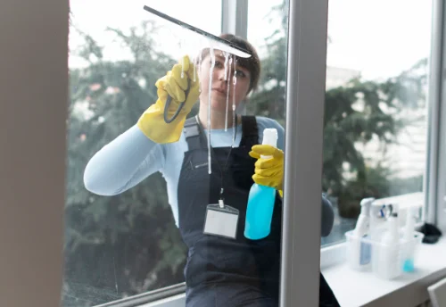 Nettoyage de vitres intérieures et extérieures à Rouez